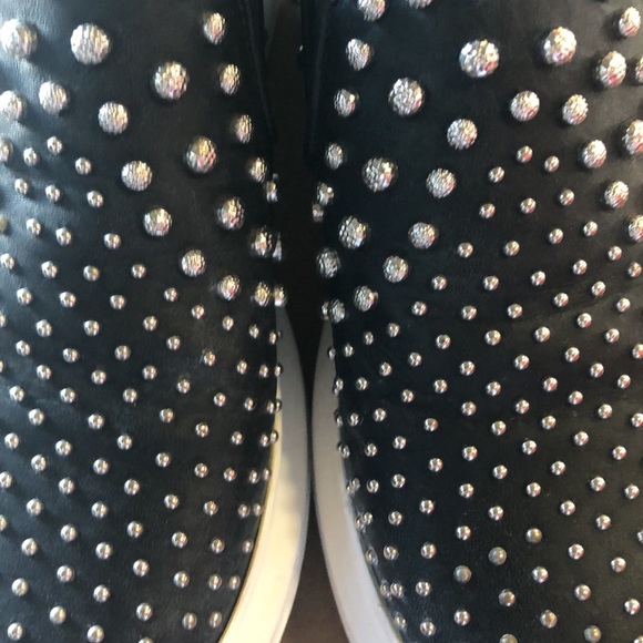 Alexander McQueen - Picture 2 of 8